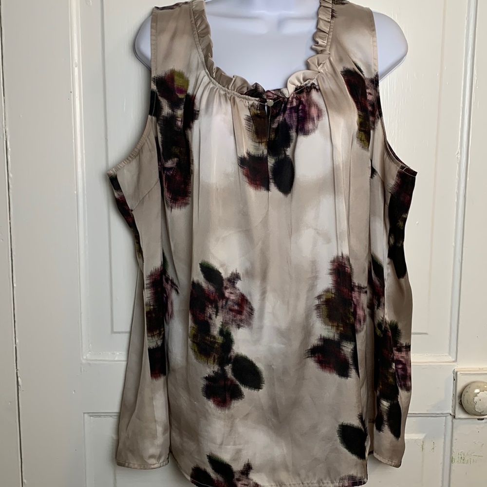 a.n.a Silky Sleeveless Rounded Bottom Blouse Size 3X